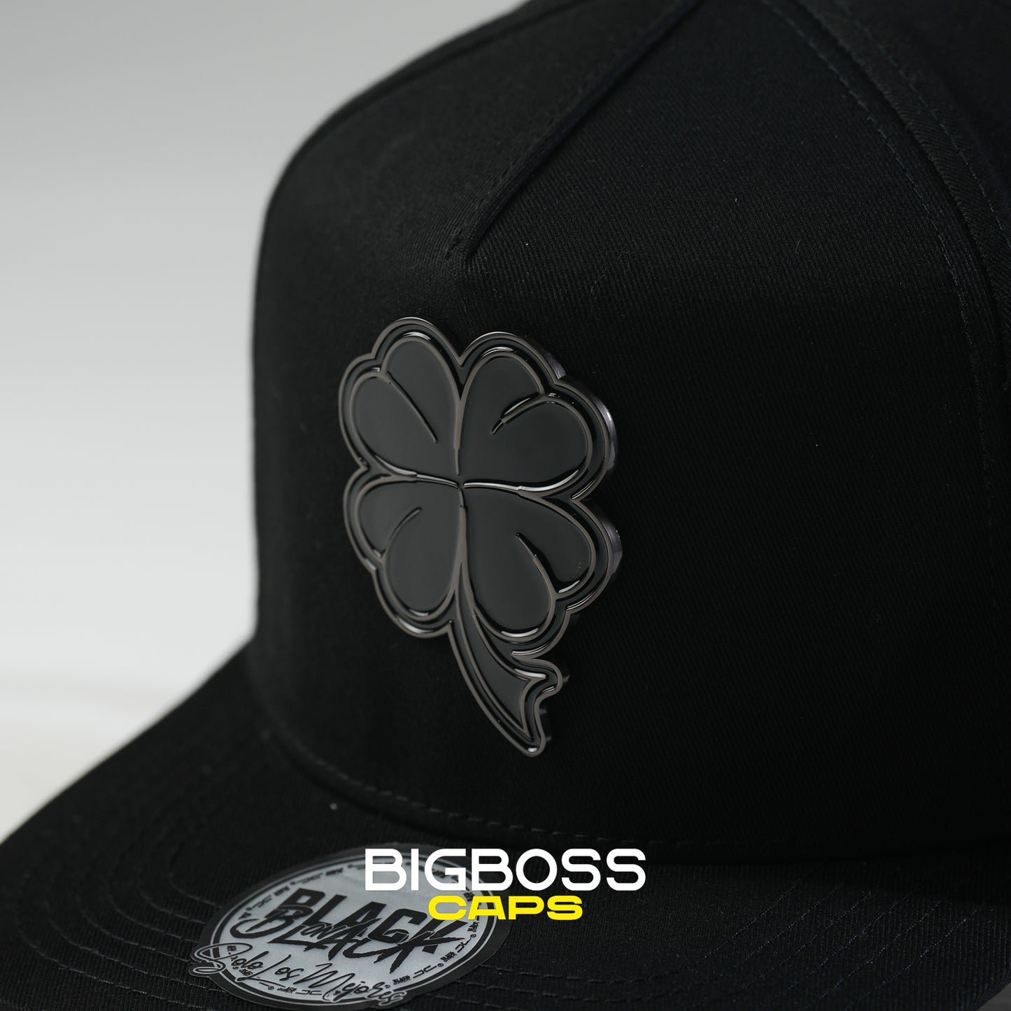 TREBOL BLACK ON BLACK PLANA